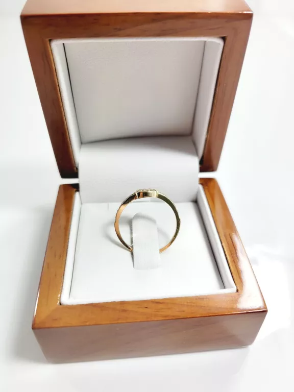 zloty-pierscionek-z-cyrkoniami-585-150g-r13-stan-11323-2