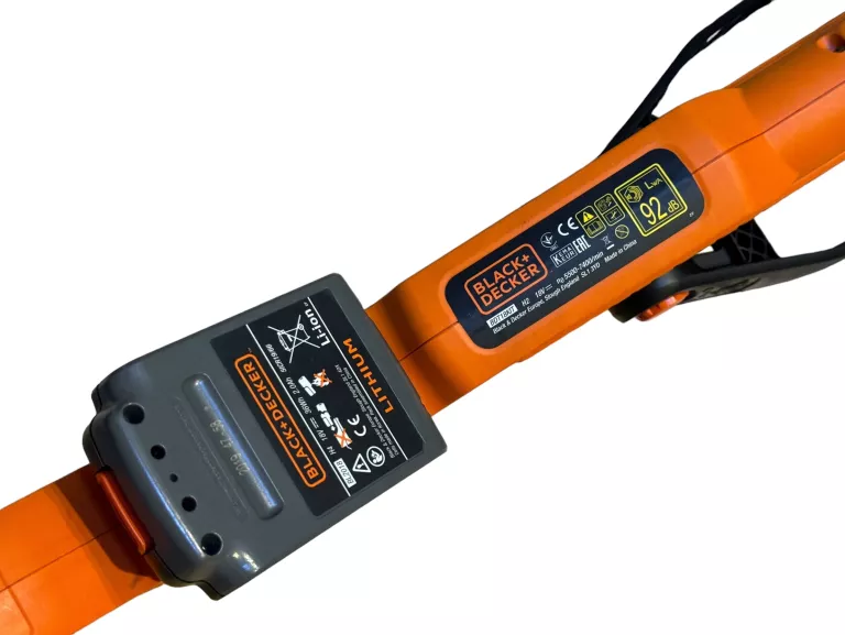 PODKASZARKA ŻYŁKOWA AKUMULATOROWA BLACK DECKER STC1820CM