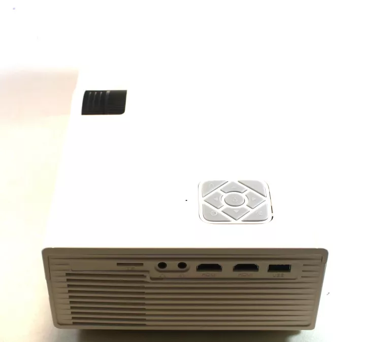 MULTIMEDIA PROJEKTOR
