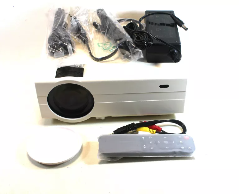 MULTIMEDIA PROJEKTOR