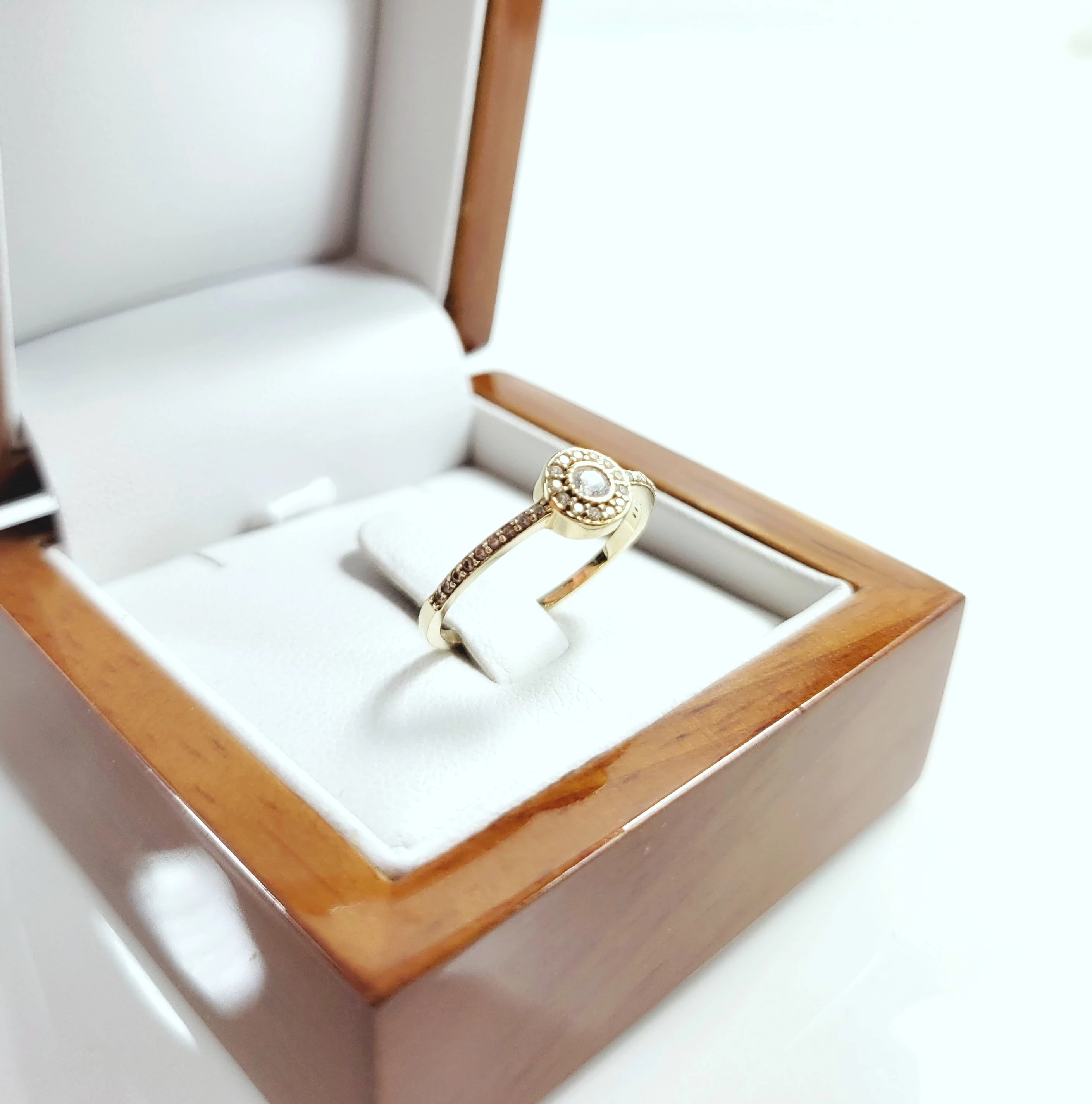 zloty-pierscionek-z-cyrkoniami-585-150g-r13-plec-15851-1