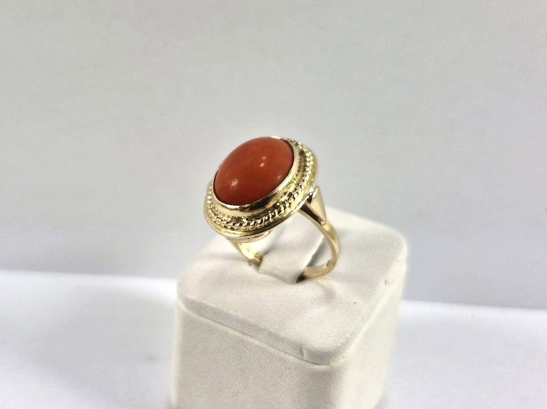 zloty-pierscionek-z-koralem-585-677g-r14-waga-120
