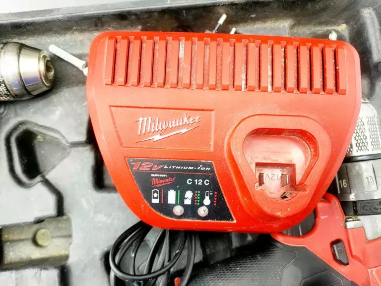 ZESTAW ELEKTRONARZĘDZI MILWAUKEE M12