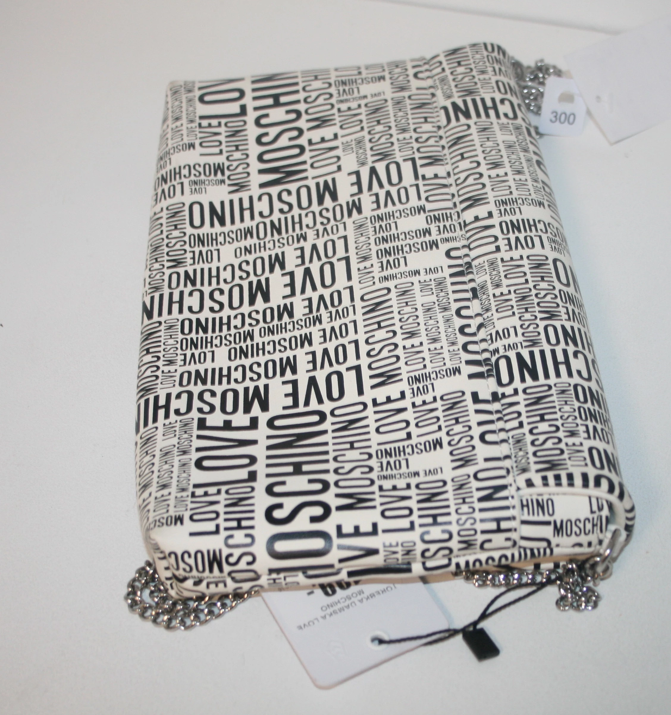 torebka-love-lancuszek-czarno-biala-stan-uzywany