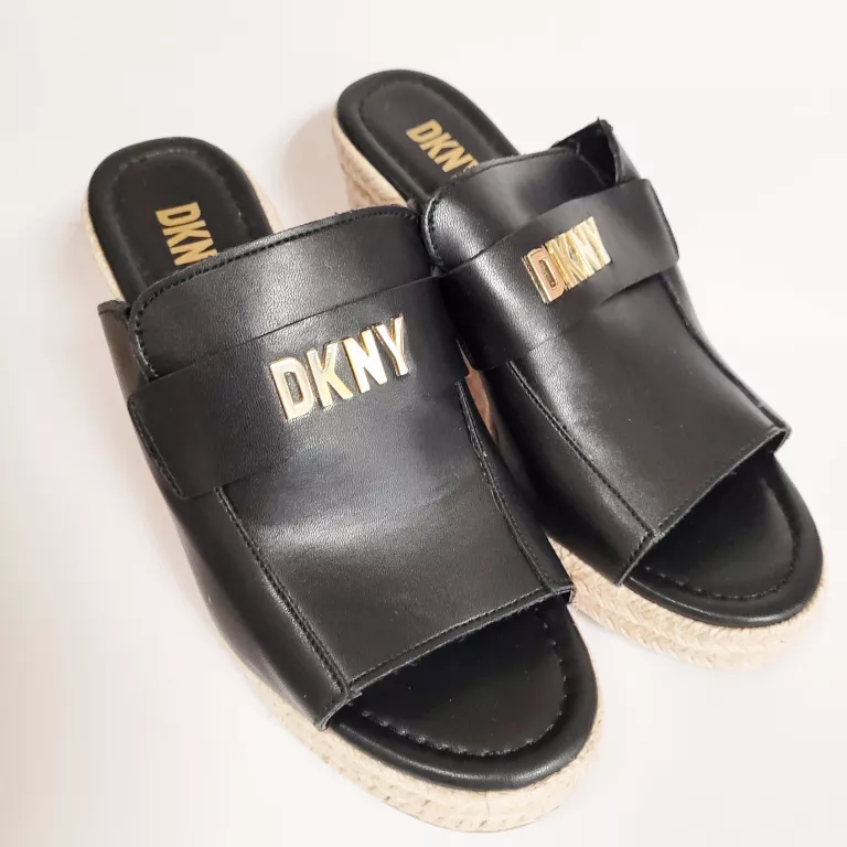 KLAPKI DKNY NA KOTURNIE R.37.5