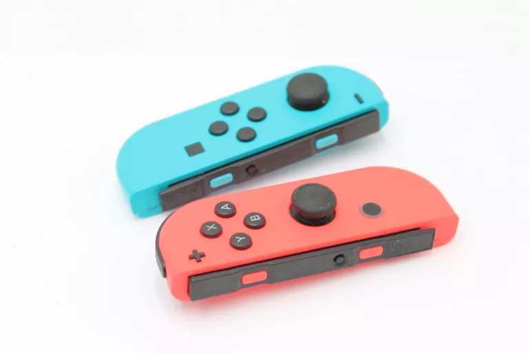 KONSOLA NINTENDO SWITCH NEON RED / BLUE JOY-CON V2 KOMPLET