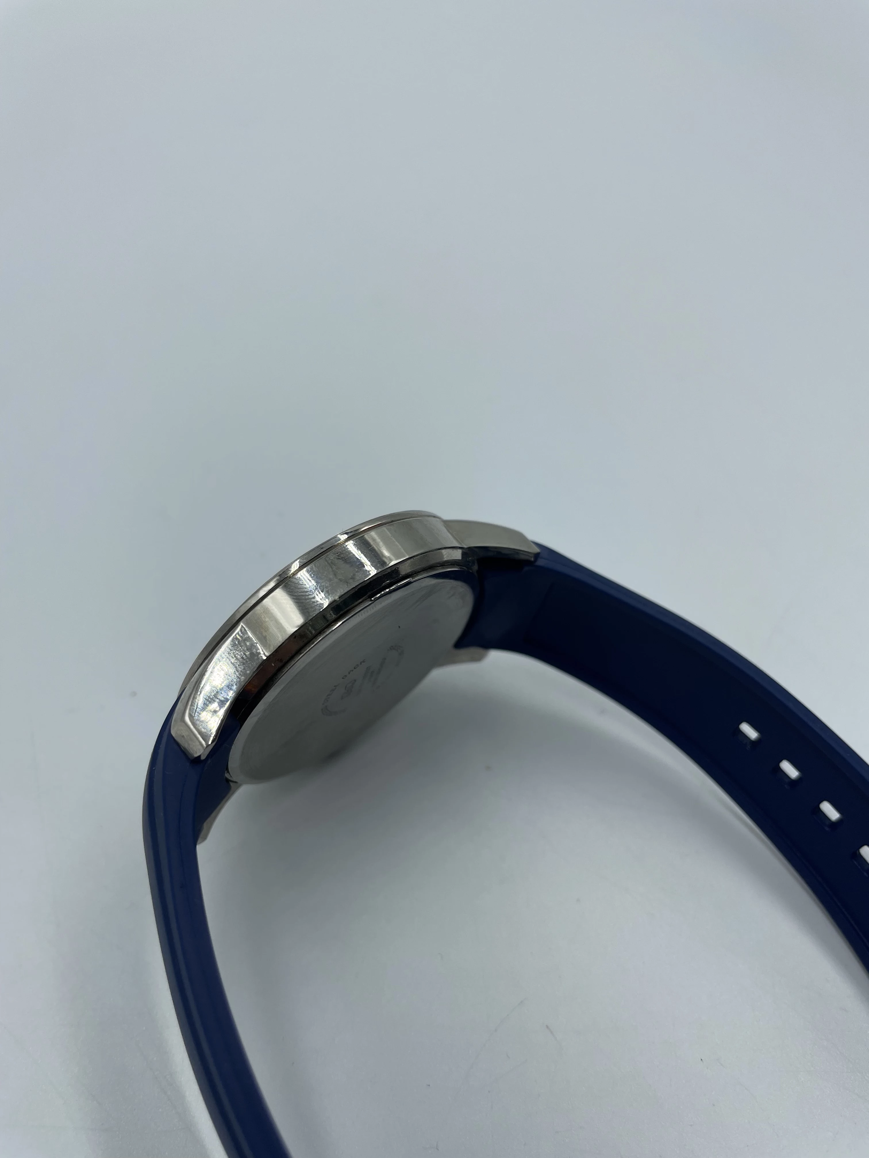 zegarek-meski-qq-classic-q-aa36-302-material-paska-129219-6