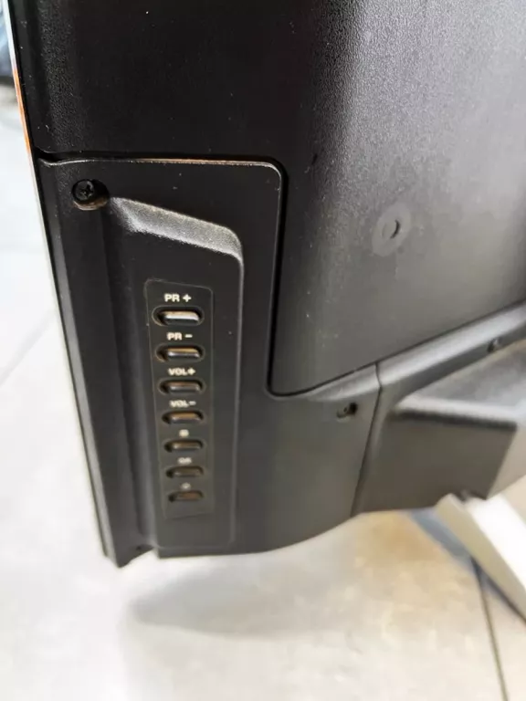 TELEWIZOR LED TCL F40B3803 40 CALI FULL HD/ OD GÓRY ŚCIEMNIONY EKRAN