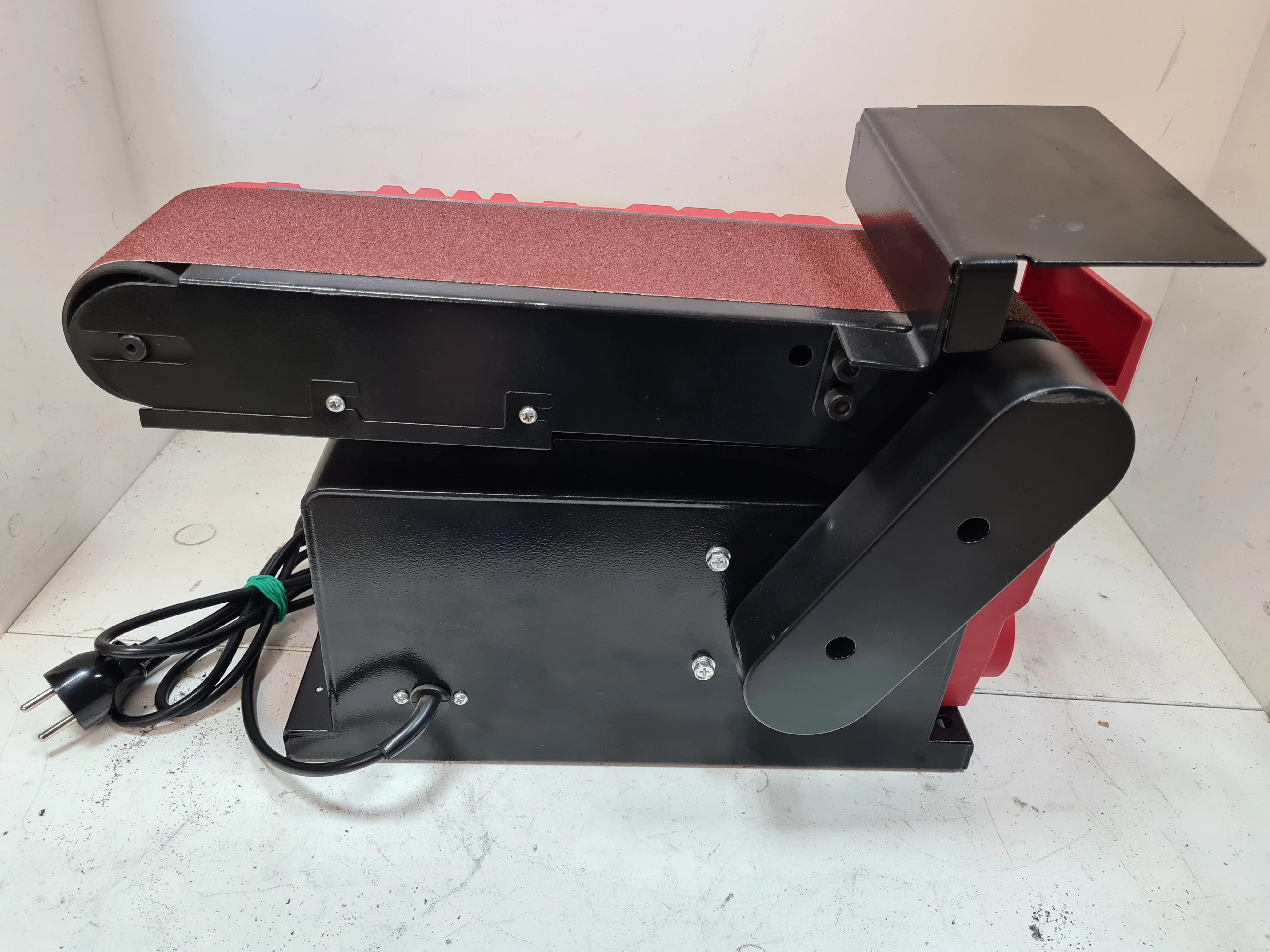 szlifierka-stolowa-tasmowa-rodzaj-zasilania-sieciowe