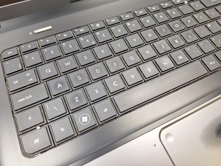 LAPTOP HP 655 RAM 4GB 298GB + ZASILACZ