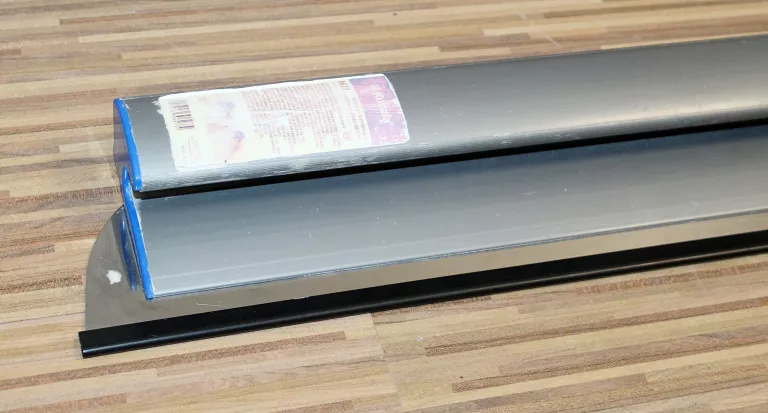 KUBALA SZPACHLA DO GŁADZI WYMIENNYM OSTRZEM 600MM