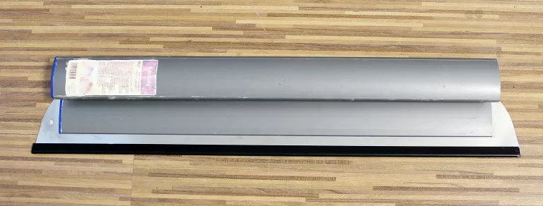 KUBALA SZPACHLA DO GŁADZI WYMIENNYM OSTRZEM 600MM
