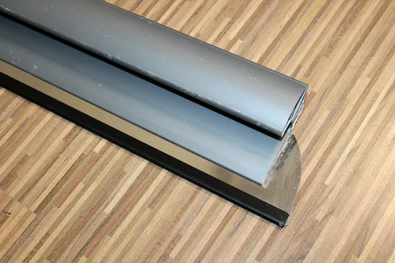 KUBALA SZPACHLA DO GŁADZI WYMIENNYM OSTRZEM 600MM