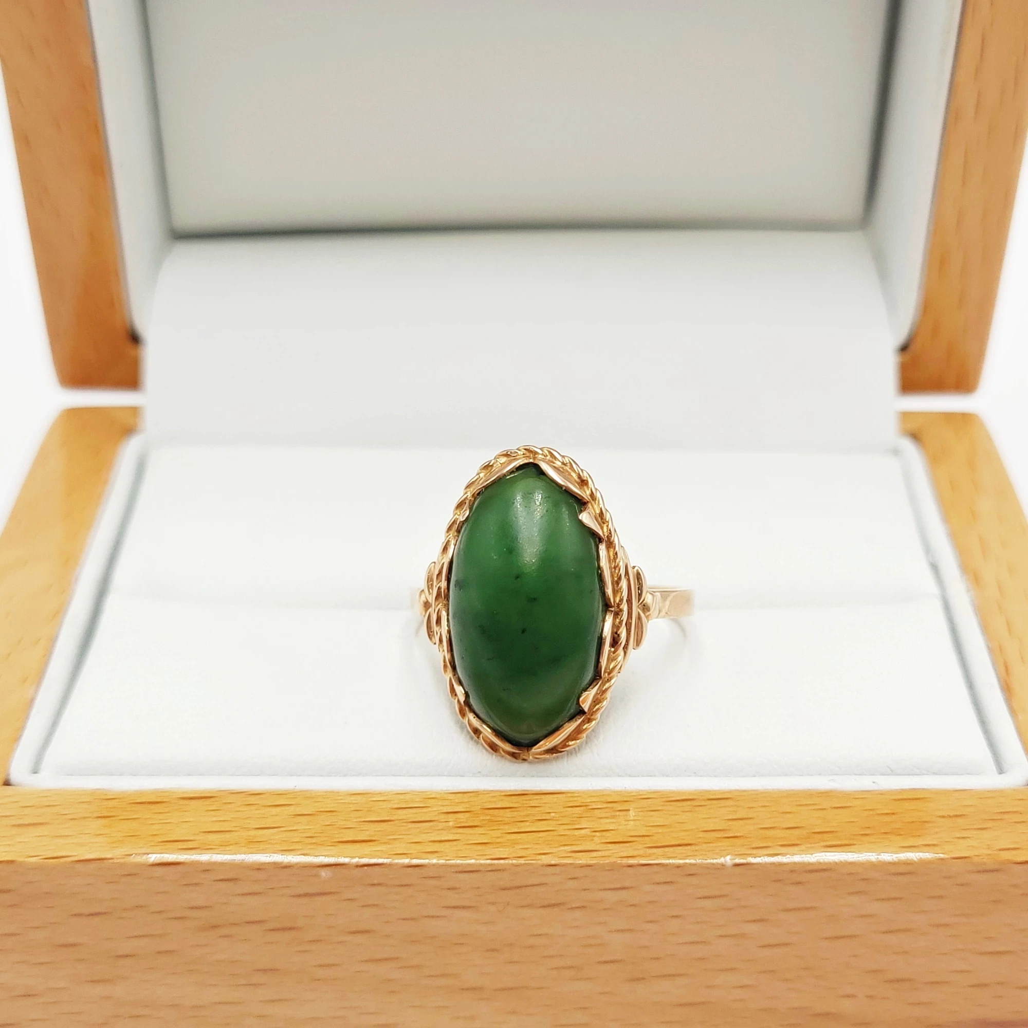 piekny-stary-zloty-pierscionek-z-nefrytem-prl-material-zloto