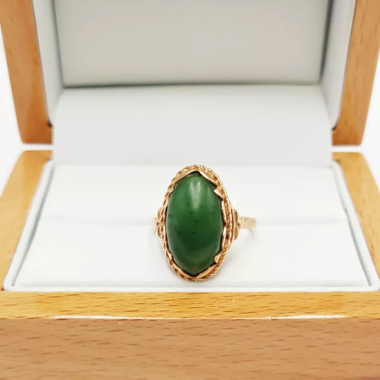 piekny-stary-zloty-pierscionek-z-nefrytem-prl-material-zloto