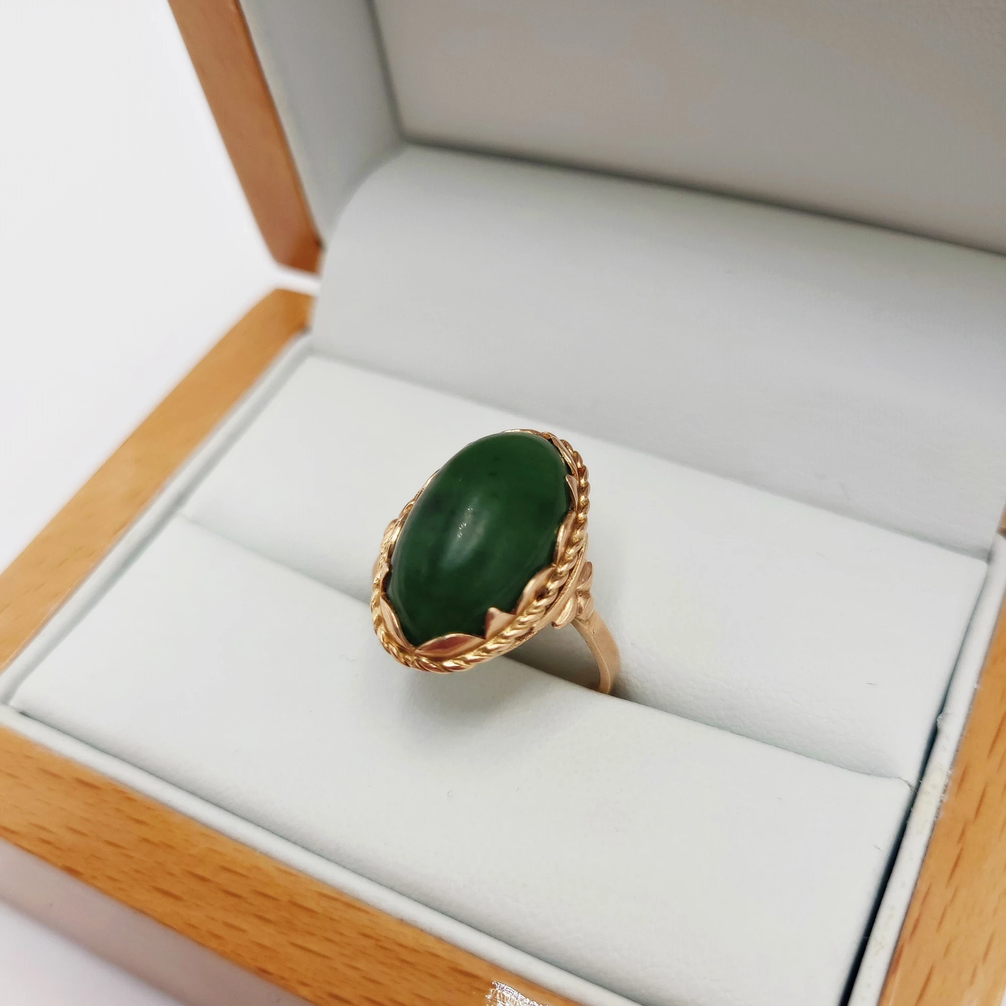 piekny-stary-zloty-pierscionek-z-nefrytem-prl-rodzaj-klasyczne