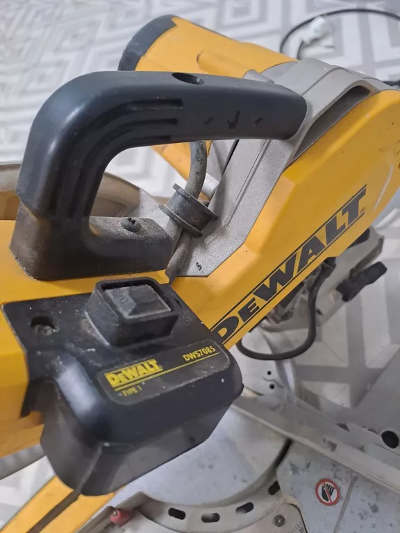 PIŁA UKOŚNICA DEWALT DW717XPS