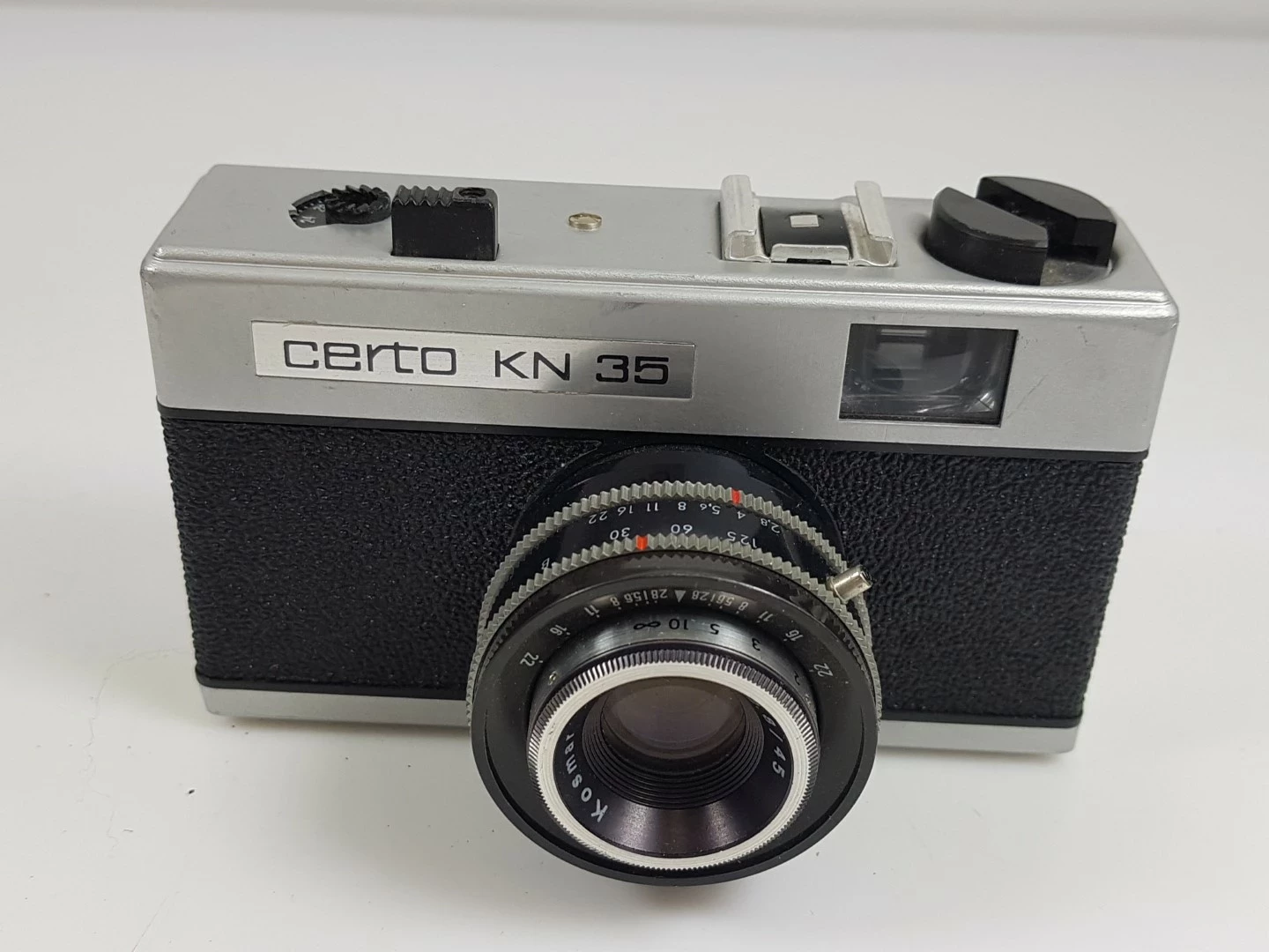 zestaw-starych-aparatow-i-akcesorii-rodzaj-aparatu-analogowy