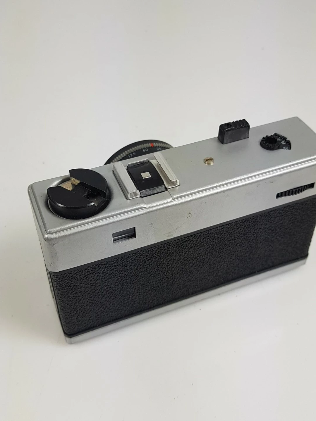 zestaw-starych-aparatow-i-akcesorii-product-id