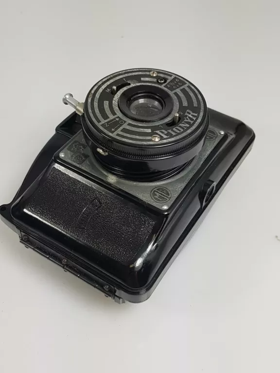 zestaw-starych-aparatow-i-akcesorii-rodzaj-aparatu-analogowy