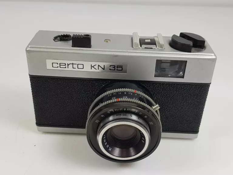 zestaw-starych-aparatow-i-akcesorii-rodzaj-aparatu-analogowy