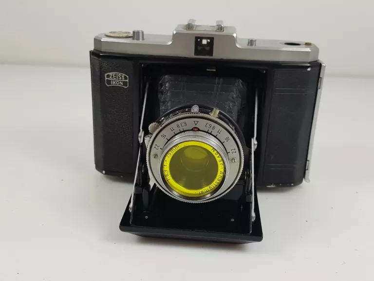 zestaw-starych-aparatow-i-akcesorii-stan-do-renowacji