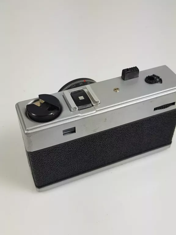 zestaw-starych-aparatow-i-akcesorii-product-id