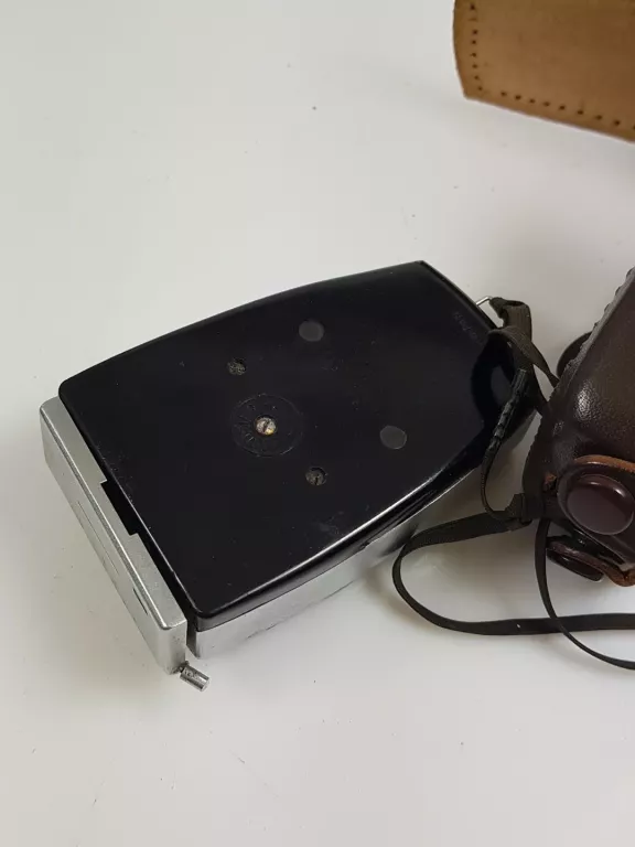 zestaw-starych-aparatow-i-akcesorii-stan-do-renowacji