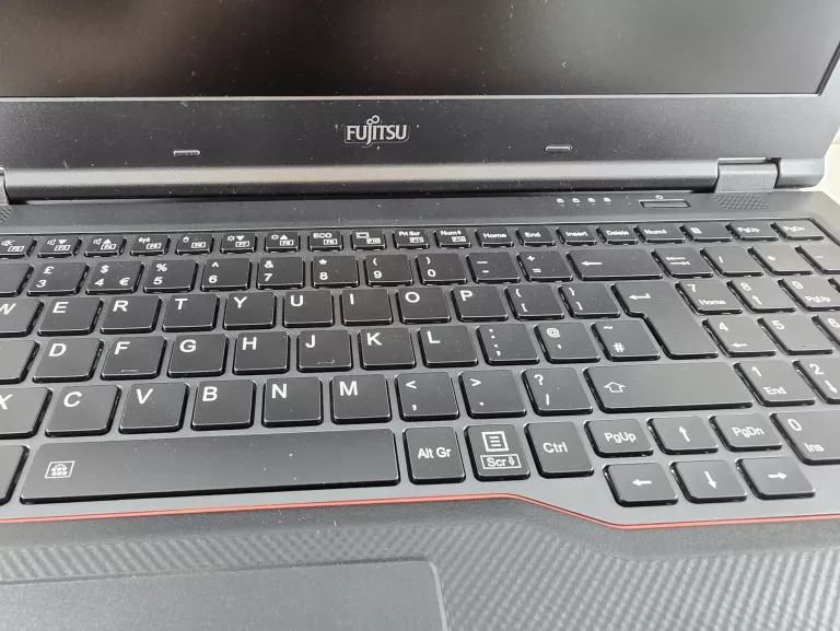 LAPTOP FUJITSU LIFEBOOK E558 INTEL I5-8250U 16GB 256GB SSD FULL HD WIN10PR