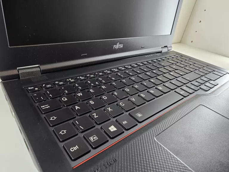 LAPTOP FUJITSU LIFEBOOK E558 INTEL I5-8250U 16GB 256GB SSD FULL HD WIN10PR