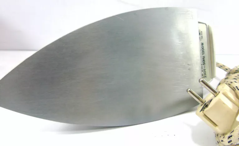 GORĄCE ŻELAZKO CLATRONIC LA2171