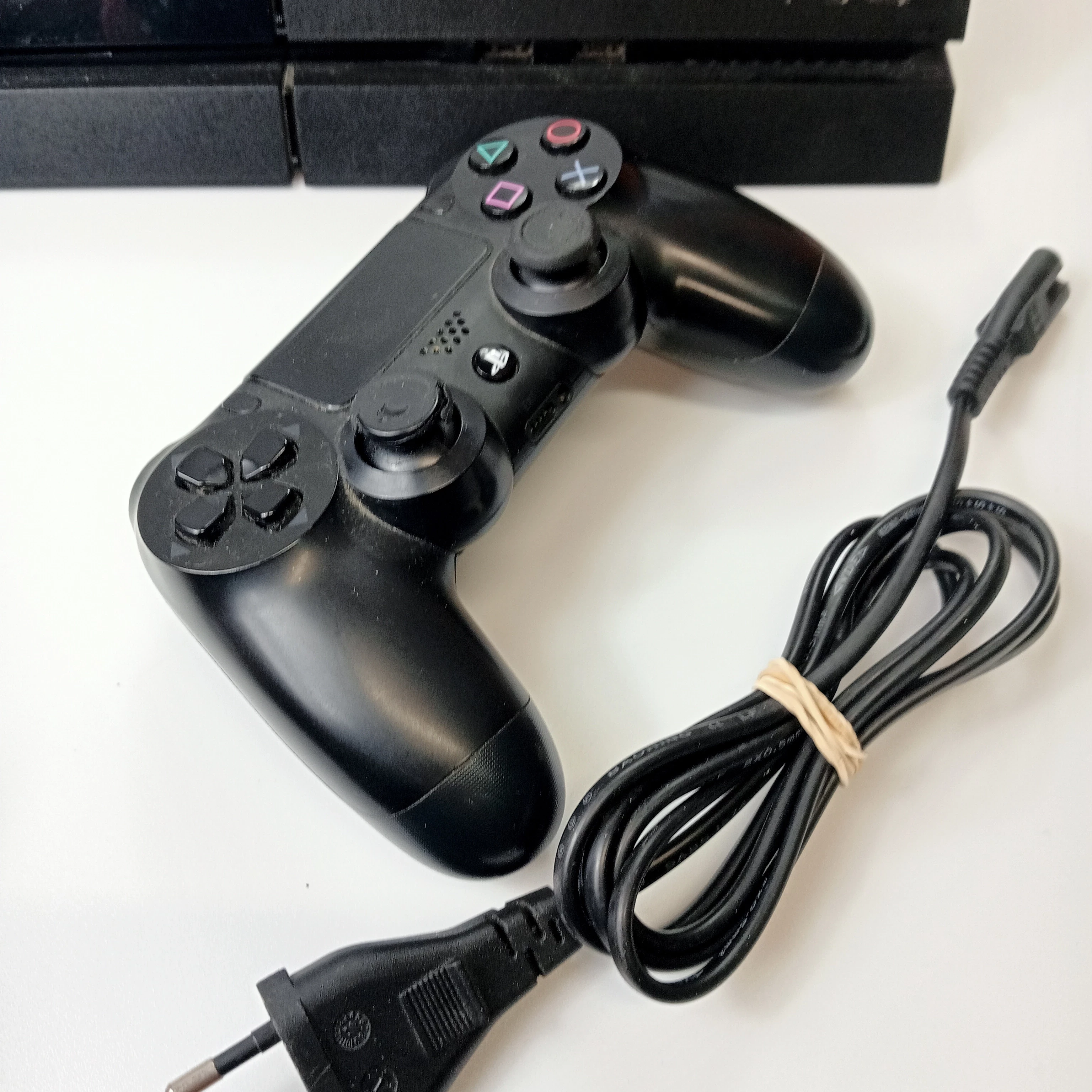 konsola-ps4-500gb-kabel1xpad-1xgra-fifa-23-glosny-tryb-pracy-wersja-130590-1