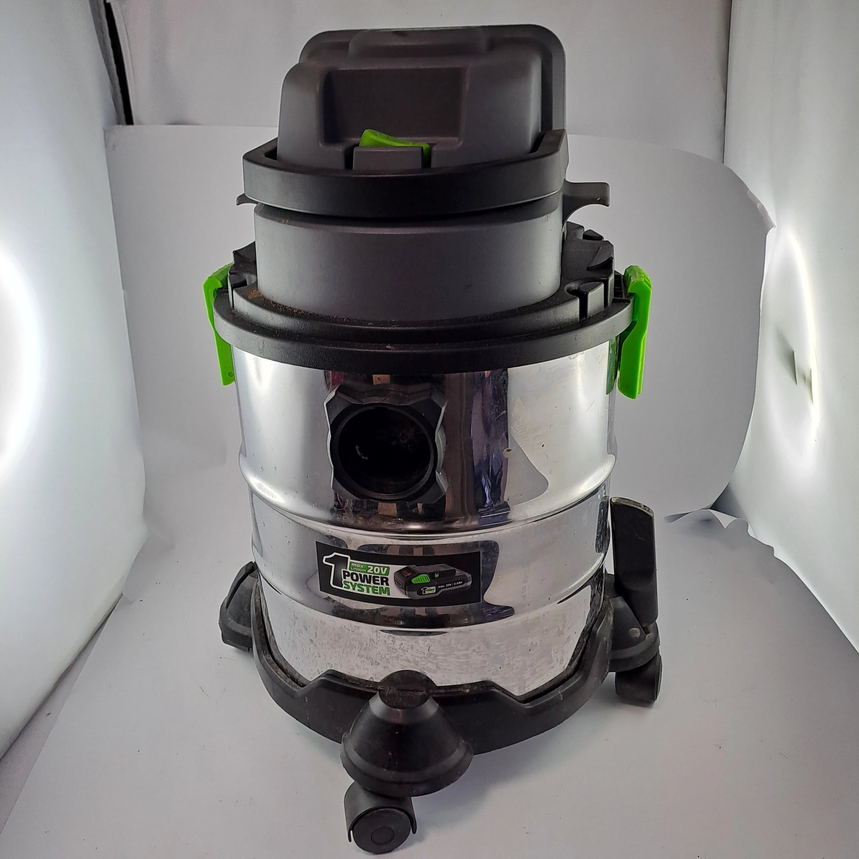 odkurzacz-akumulatorowy-warsztatowy-lux-tools-a-nts-20-warto-sikorskiego-1-starogard-gdanski