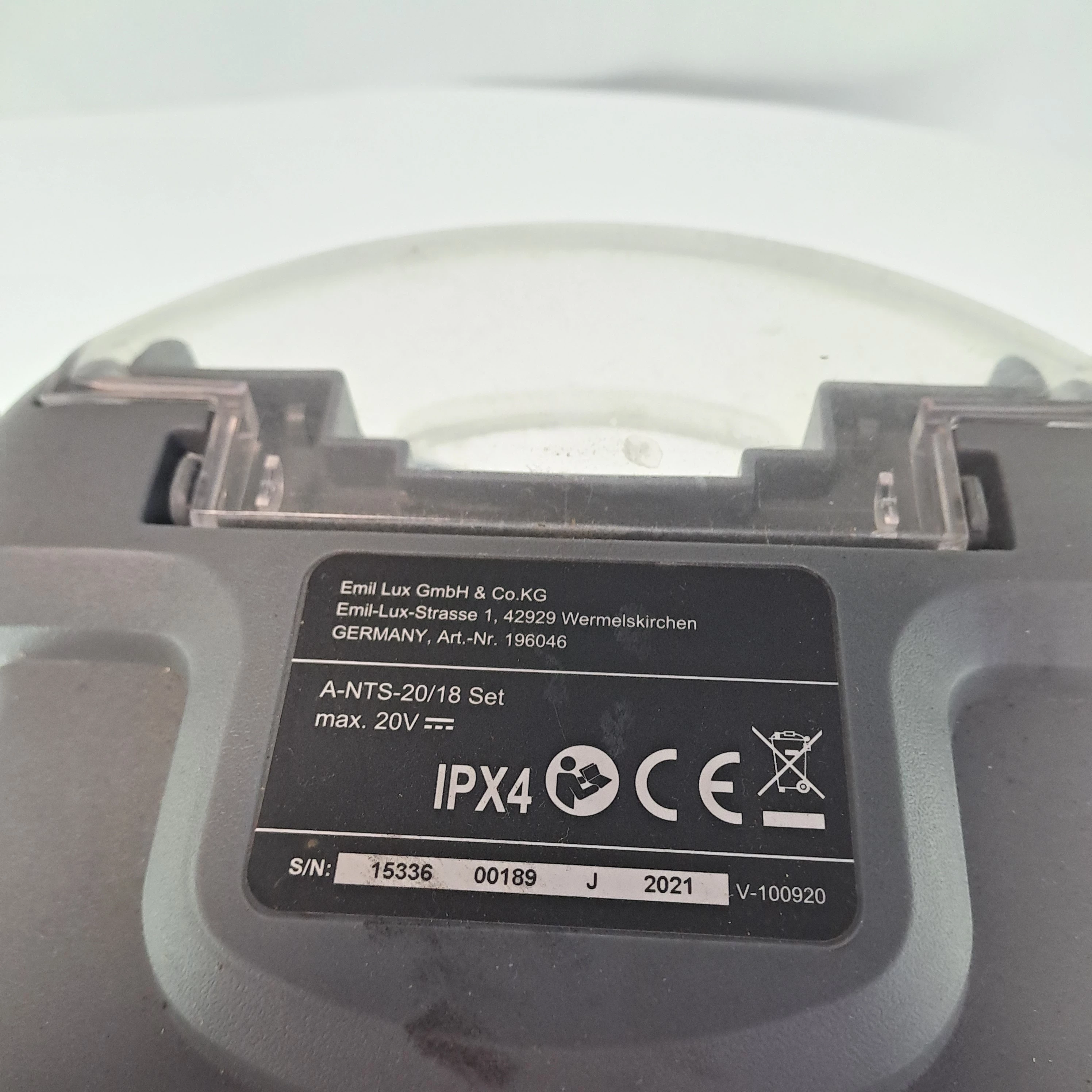 odkurzacz-akumulatorowy-warsztatowy-lux-tools-a-nts-20-warto-waga-narzedzia-1