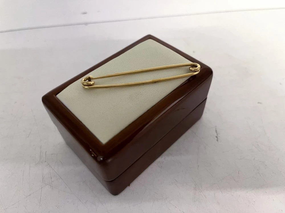 zlota-agrafka-319g-375-wojska-polskiego-112-swiecie