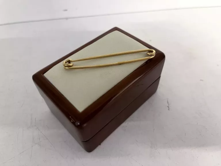 zlota-agrafka-319g-375-wojska-polskiego-112-swiecie