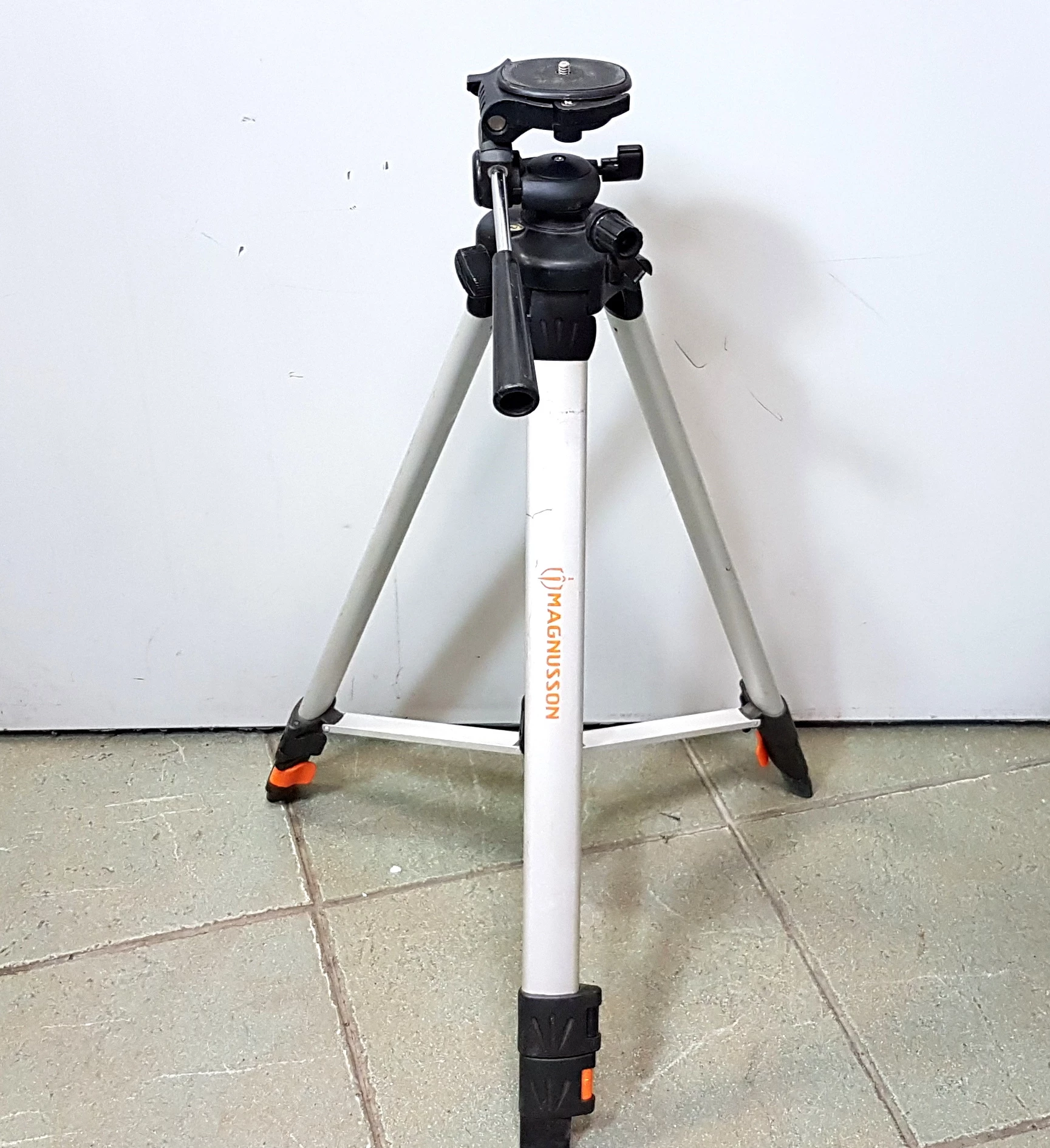 laser-krzyzowy-poziomica-magnusson-hll360-statyw-stan-uzywany