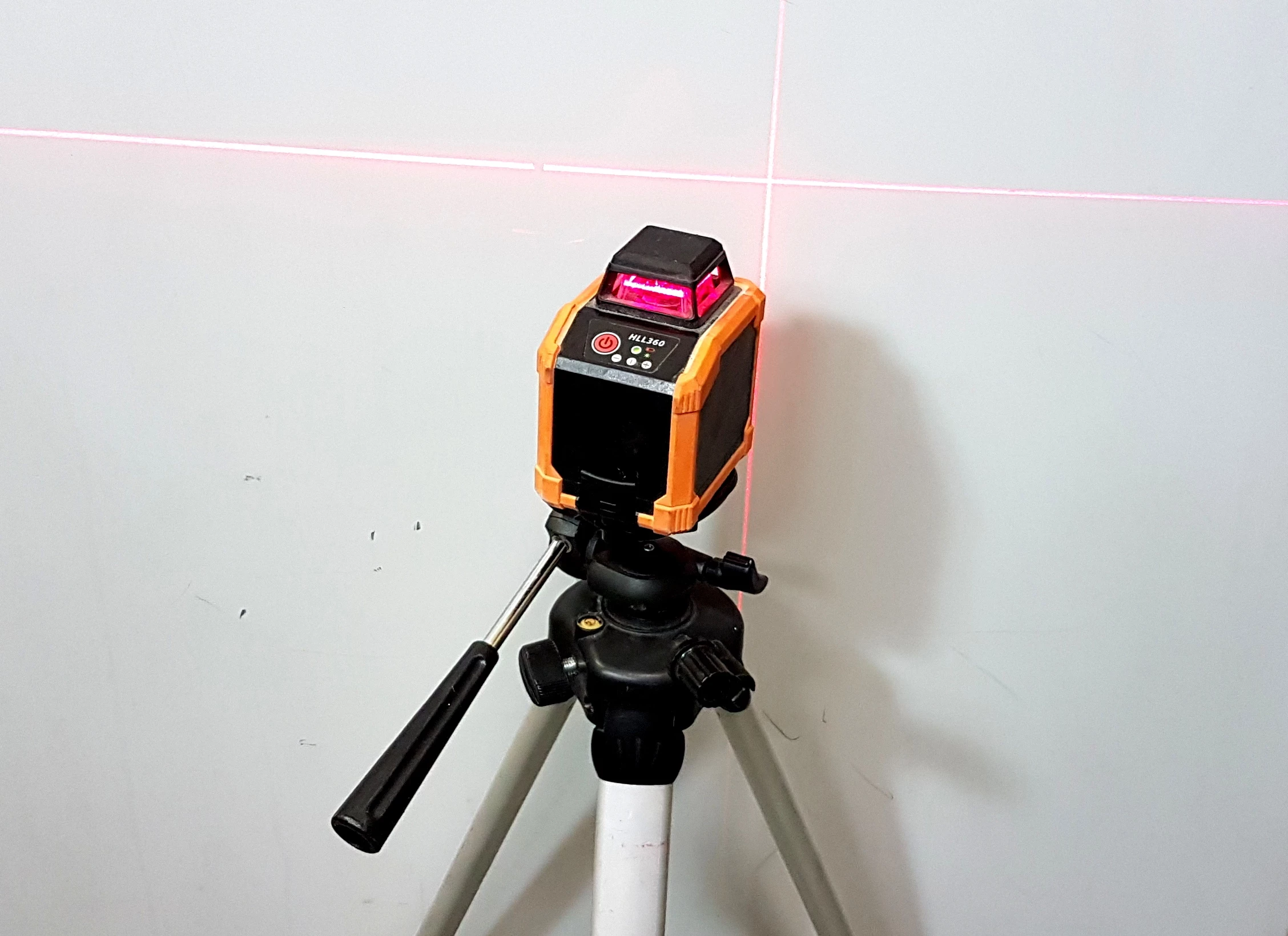 laser-krzyzowy-poziomica-magnusson-hll360-statyw-stan-uzywany