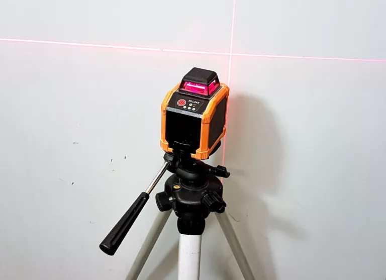 laser-krzyzowy-poziomica-magnusson-hll360-statyw-stan-uzywany