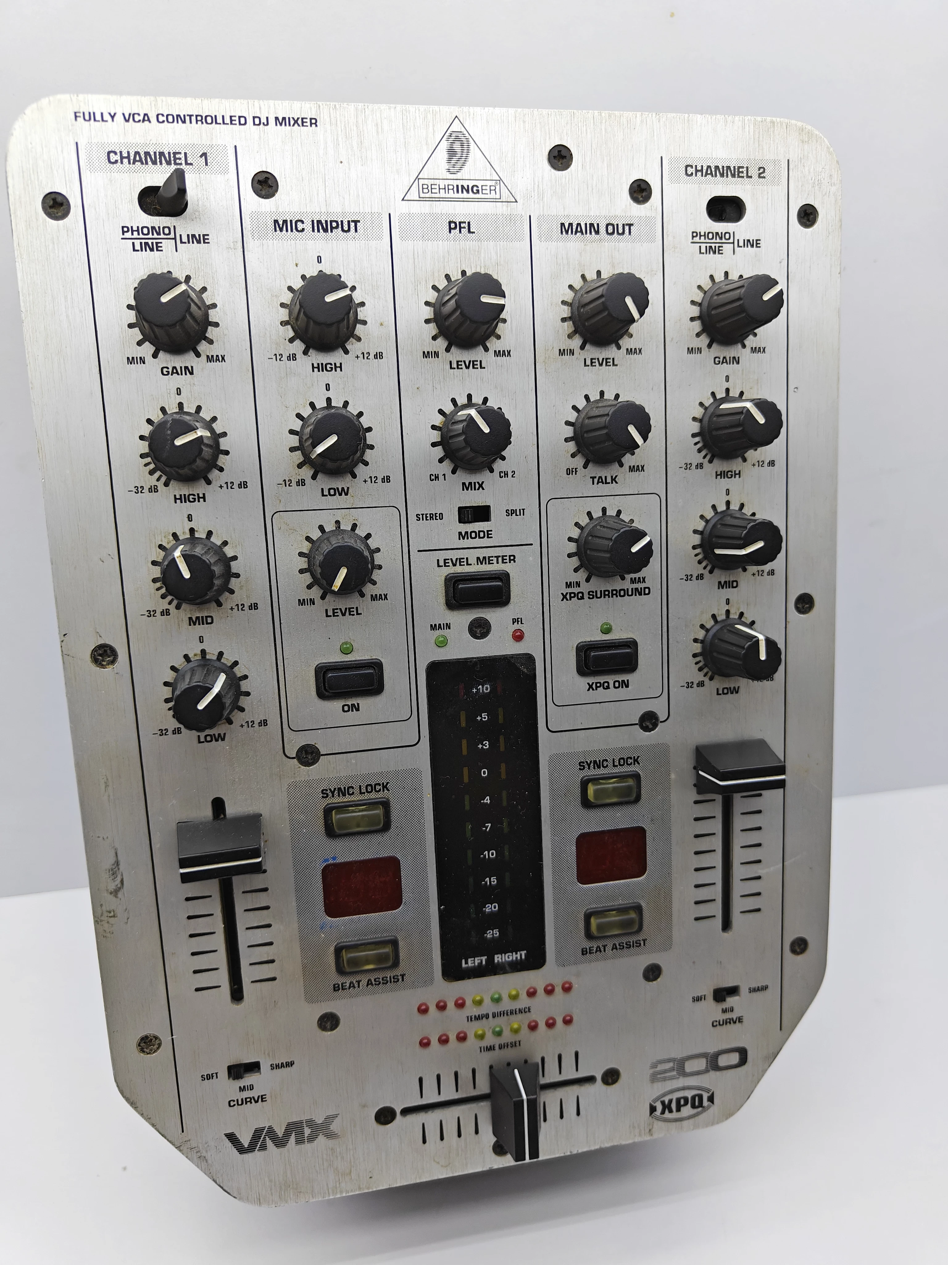 mixer-behringer-pro-mixer-vmx200-model-vmx200