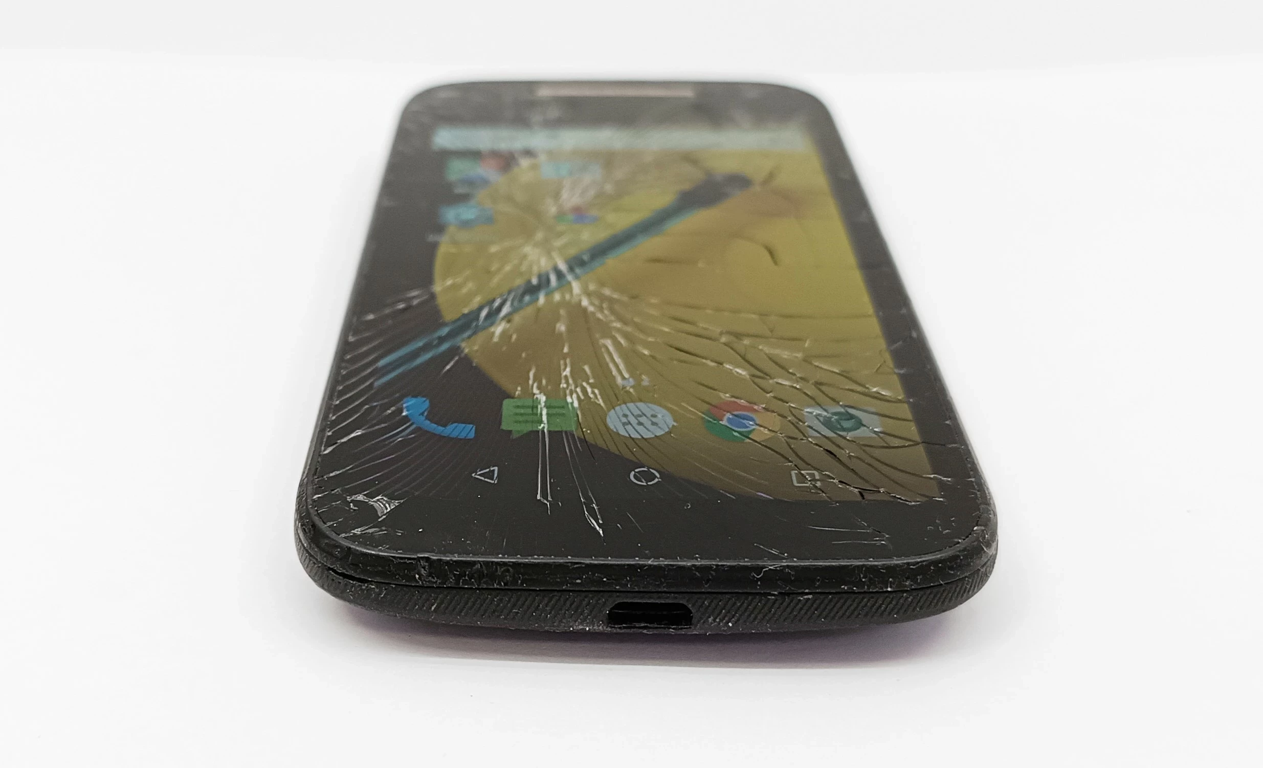 telefon-motorola-moto-e-4g-18gb-uszkodzony-przekatna-ekranu-45