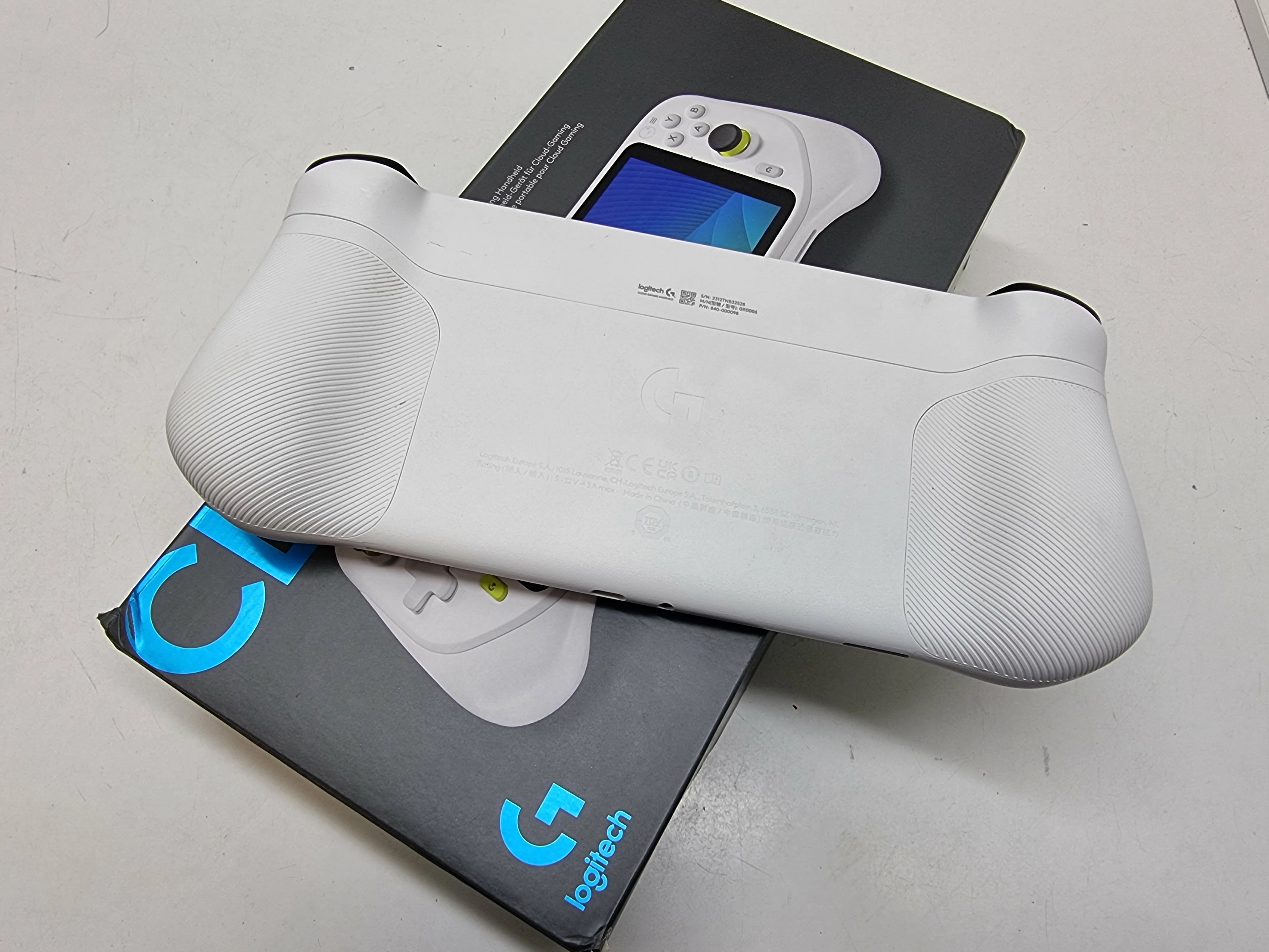konsola-logitech-g-cloud-gaming-handheld-komplet-stan-uzywany