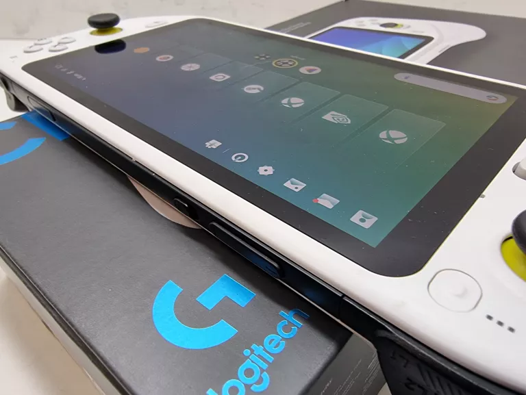 konsola-logitech-g-cloud-gaming-handheld-komplet-nadbystrzycka-20-sj-lublin