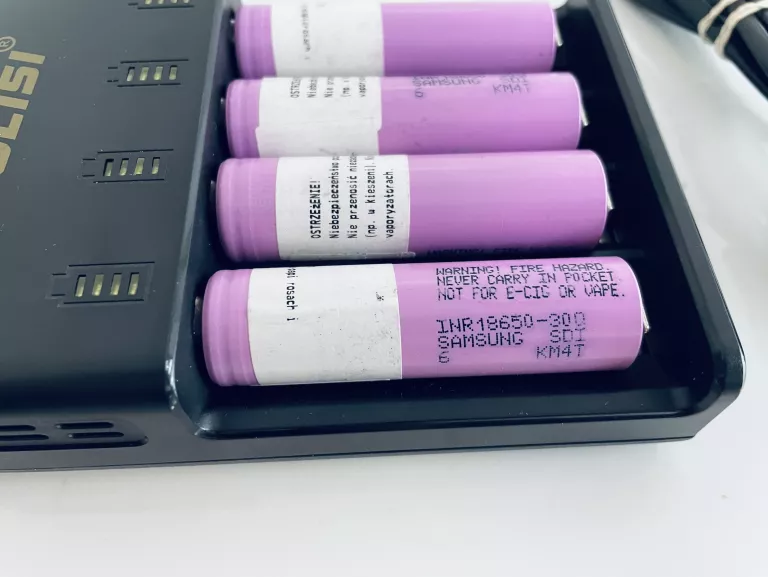ŁADOWARKA GOLISI SMART I4 E10C1+ AKUMULATORY SAMSUNG INR18650-30