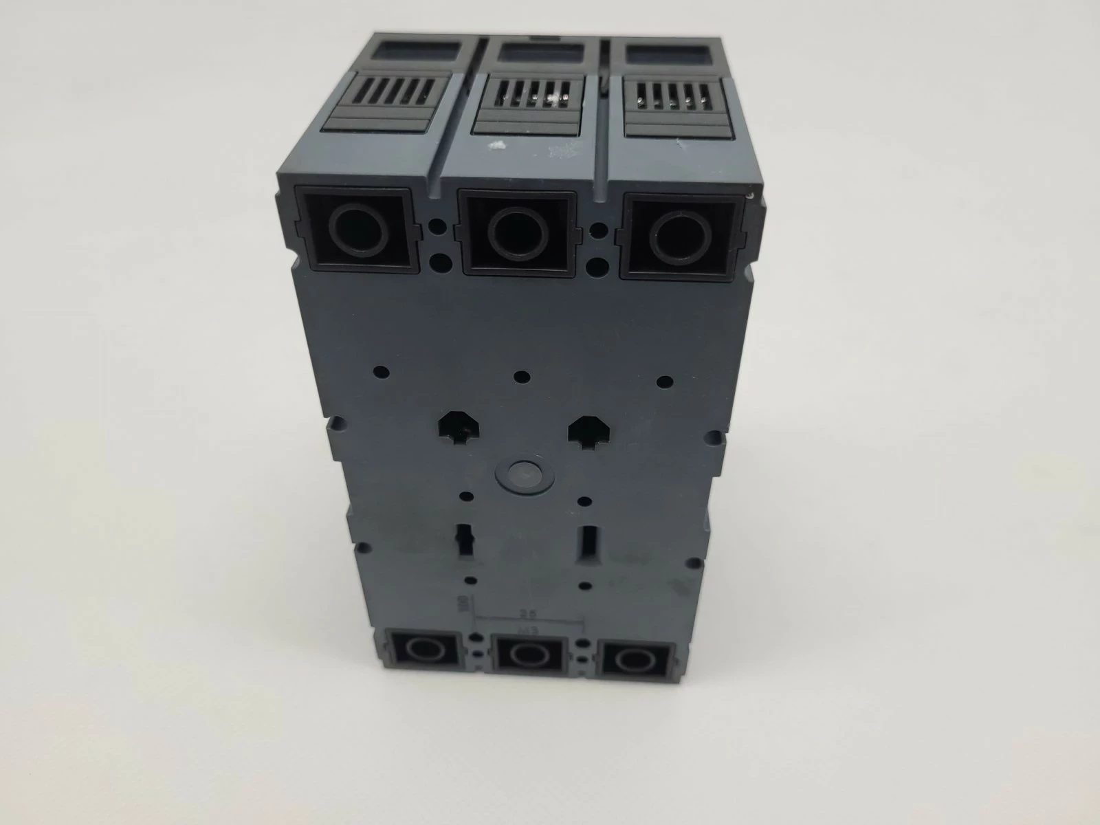 wylacznik-mocy-100a-3p-25ka-ip40-1307580mm-sentr-kod-producenta-lv429014