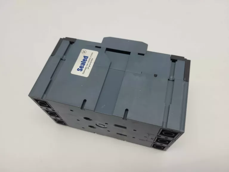 wylacznik-mocy-100a-3p-25ka-ip40-1307580mm-sentr-prad-znamionowy-1