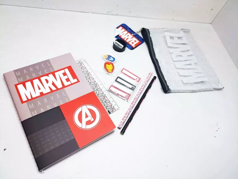 ZESTAW PRZYBORÓW SZKOLNYCH MARVEL