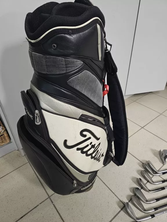 TORBA GOLFOWA WODOODPORNA TITLEIST + KIJE DO GOLA TITLEIST
