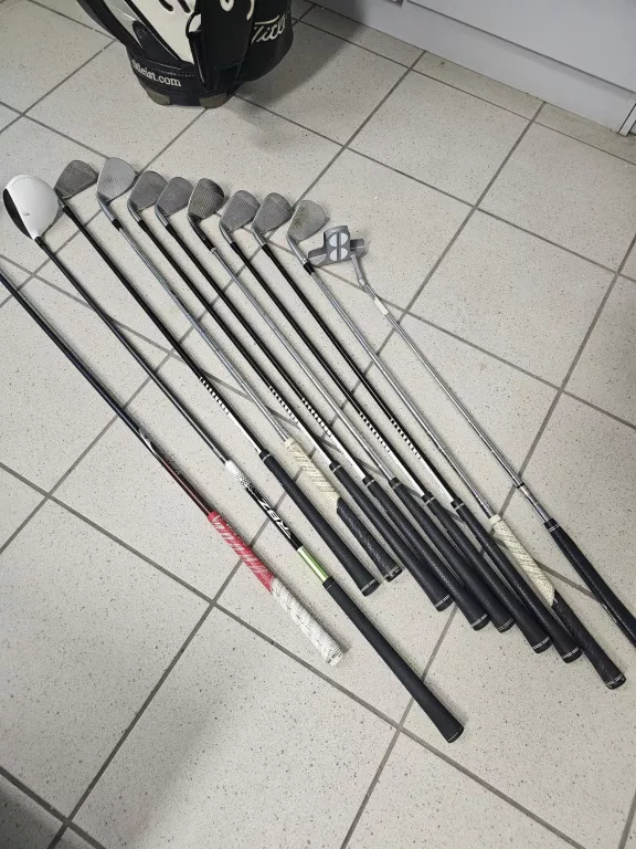 TORBA GOLFOWA WODOODPORNA TITLEIST + KIJE DO GOLA TITLEIST