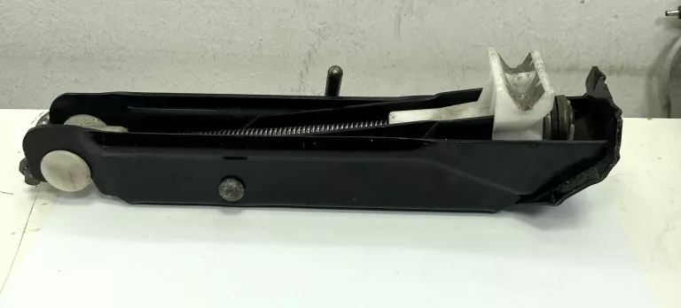 podnosnik-samochodowy-max-400kg-plac-imbramowski-121-krakow